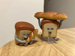 パンどろぼう　ガチャガチャ　2体セット　にげあし　いとしのパン