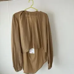ELIN UNITED ARROWS ドレープブラウス ベージュ 36のサムネイル