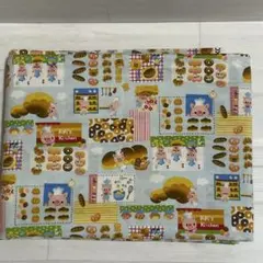 ⭐︎激レア⭐︎可愛いブタさんのパン屋柄　ライトブルー　シーチング？　110✖️125