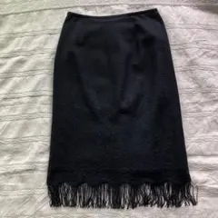 【最終お値下げ】ロペ 黒 フリンジ付きタイトスカート 花柄のサムネイル