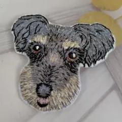 犬刺繍ブローチ