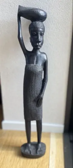 木製女性像 黒色 タンザニア製 約38cm 置物