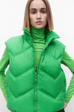 ZARA　パフベスト　Mサイズ　グリーン