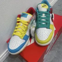 NIKE DUNK LOW マルチカラー スニーカーのサムネイル
