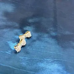 ベビーパールとオーロララインストーン　リボンピアス