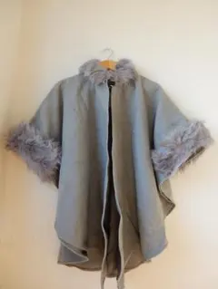 MEETING SY(ミーティング シィ)☆ファー付きポンチョ　Mサイズ　グレー