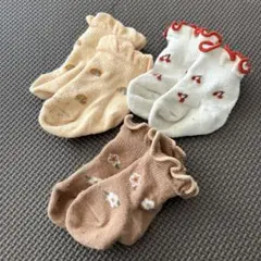 ベビー靴下3足セット（花柄・虹柄）