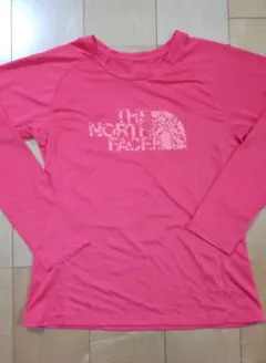 THE NORTH FACE サーモンピンク 長袖Tシャツ