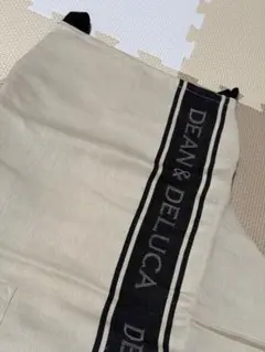 DEAN & DELUCA ロゴ入りエプロン ベージュのサムネイル