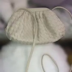 ホワイトレザー編み込みショルダーバッグ