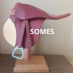 SOMES　(ソメスサドル)　アクリルケース入りミニ乗馬鞍(鞍台付) SOMES (ソメスサドル) アクリルケース入りミニ乗馬鞍(鞍台付) - メルカリ