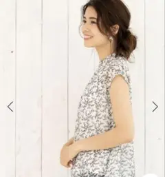 【美品】♡VIS♡ 花柄楊柳タックブラウス　フリル　春夏　オフィス　上品　小花柄