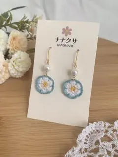 ハンドメイド 花モチーフピアス　水色　イヤリング変更可