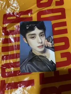 キムジウン トレカ ICONIK 封入