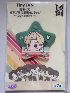 TinyTAN 寝そべり モアプラス星形缶バッジ Dynamite Vのサムネイル