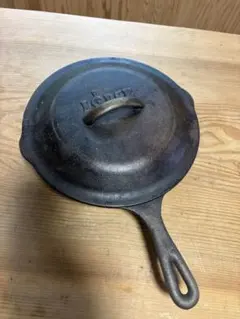 ［中古・美品］LODGE ロッジ スキレット ヴィンテージ 凸文字 匿名配送のサムネイル
