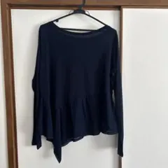 新品未使用品　TIGORA 変形トップス　ネイビー　おしゃれにエクササイズのサムネイル