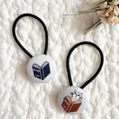 【16】くるみボタン ヘアゴム 2個セット 猫 ネコ 本 ハンドメイド 27mm