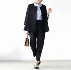 フォーマル　ネイビー　スーツ　パンツスーツ　ジャケット　ノーカラージャケット