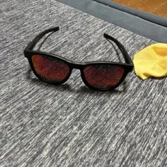 FILA サングラス 赤色レンズ 黒色フレーム