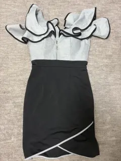 フリル袖タイトドレス