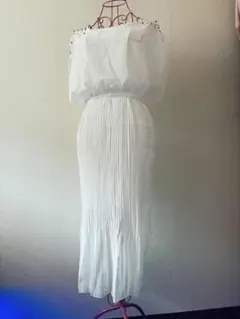 新品★白 薄手ワンピース （プリーツスカート）Ｌサイズ