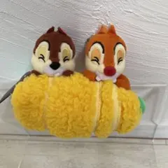 ディズニー　サマー チップ　デール　とうもろこし　ぬいぐるみバッジ