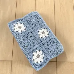 ハンドメイド　編み物　ブックカバー　文庫本サイズ　グラニースクエア　フラワー