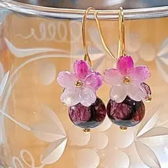お花とオニキスとチェコビーズのピアス - メルカリ