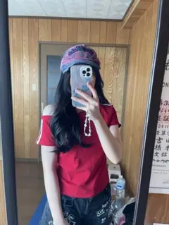 赤いオフショルダーTシャツ 半袖