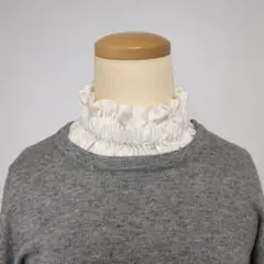 フリル付きアイボリーつけ襟