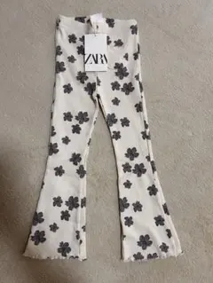 ZARA 花柄フレアパンツ104cm