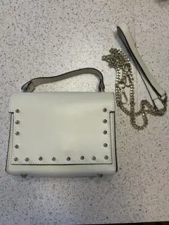 ホワイトスタッズハンドバッグ