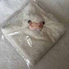 新品未使用✨️おがくずに埋もれて眠るハムスターハンカチ ゴールデン フェリシモのサムネイル