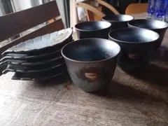 黒色陶器 湯飲み5個と 葉っぱ型皿5枚セット