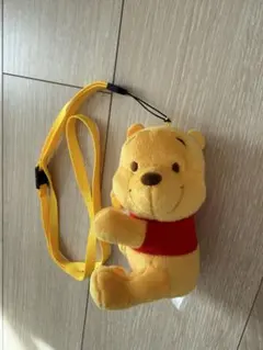 【美品】ディズニーストア プーさん ぬいぐるみ ストラップ付き