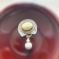 ユニークな金属製と天然石の飾り物