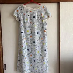 花柄刺繍 水色 半袖ひざ丈ワンピース