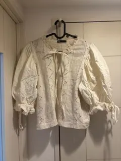 ZARA アイボリー刺繍ブラウス 五分袖