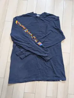 UNDEFEATED ロゴ入りロンT ネイビーのサムネイル
