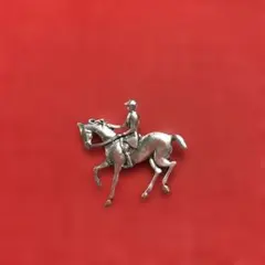 【新品】騎手と馬のシルバーブローチ