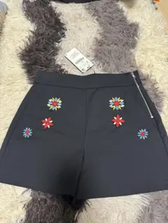 zara ショートパンツ　ビジュー