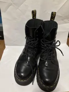 Dr. Martens 8ホール UK10 ブーツ ブラック替え紐白、黄色、黒 - メルカリ