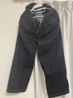 ブラックデニムパンツのサムネイル