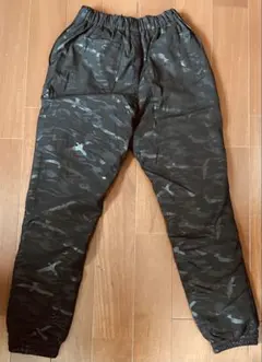 【未使用】ノーブランド　裏起毛であたたか　ブラック　迷彩ロングパンツ