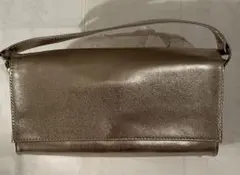 メタリックシルバー クラッチバッグ