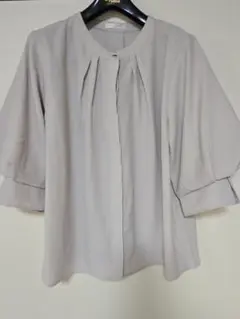 美品 ハニーズ トップス ふんわり五分袖 タック ブラウス ライトグレー M