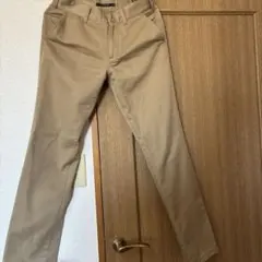 ベージュ チノパン