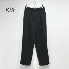 KBF ケービーエフ 黒 スラックス サテン風 テーパドパンツ おしゃれ