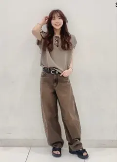 ジーユーGUタグ付き新品未使用　バレクレッグジーンズ　ブラウン　Ｓサイズ